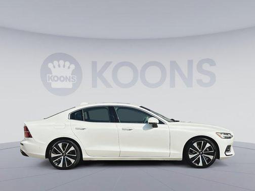2023 Volvo S60 B5 Ultimate Bright Theme