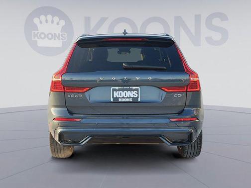 2023 Volvo XC60 B5 Plus Dark Theme