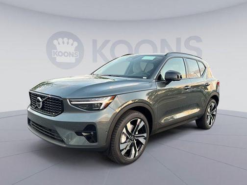 Forest Lake 2026 Volvo XC40 Plus, B5 AWD Gas (mild hybrid), Dark