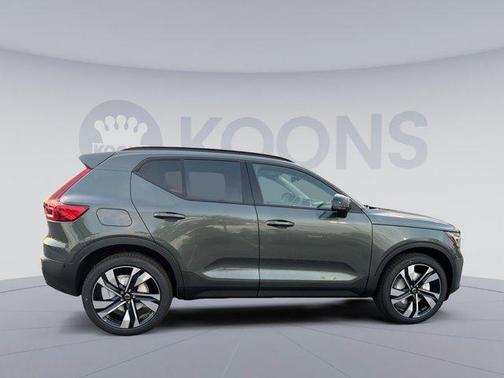 Forest Lake 2026 Volvo XC40 Plus, B5 AWD Gas (mild hybrid), Dark