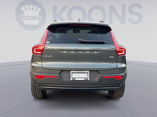 Forest Lake 2026 Volvo XC40 Plus, B5 AWD Gas (mild hybrid), Dark