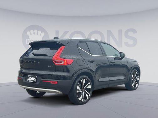 2023 Volvo XC40 B5 Plus Bright Theme