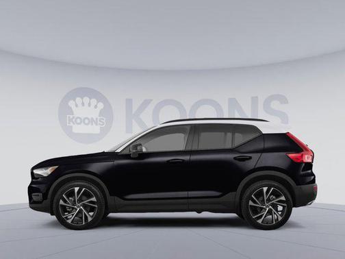 2023 Volvo XC40 B5 Plus Bright Theme