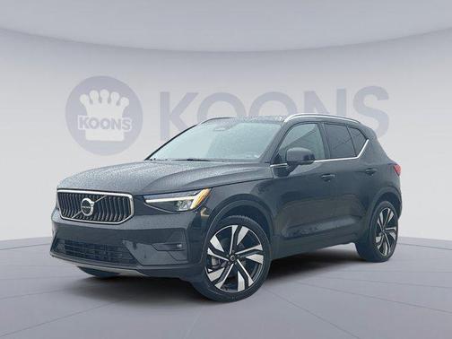 2023 Volvo XC40 B5 Plus Bright Theme