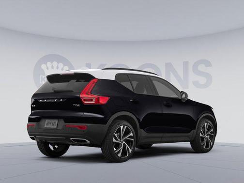 2023 Volvo XC40 B5 Plus Bright Theme