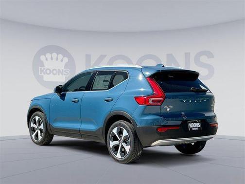 2025 Volvo XC40 B5 Plus Bright Theme