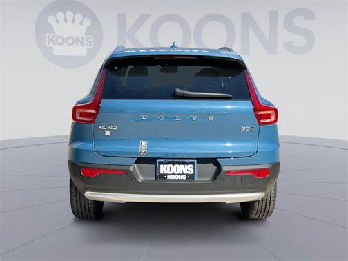 2025 Volvo XC40 B5 Plus Bright Theme
