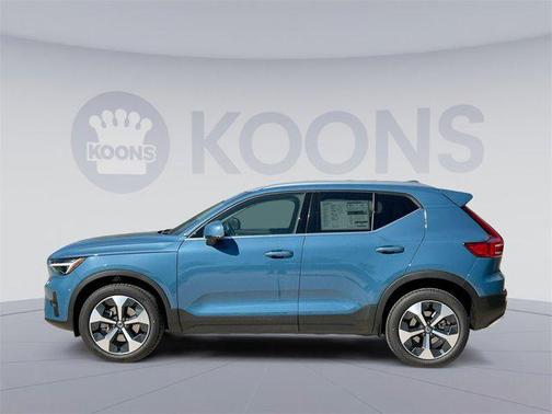 2025 Volvo XC40 B5 Plus Bright Theme