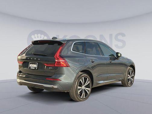2023 Volvo XC60 B5 Ultimate Bright Theme