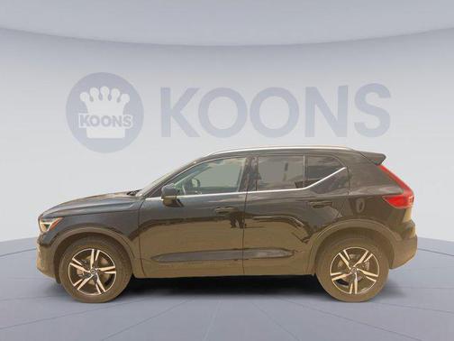 2023 Volvo XC40 B5 Plus Bright Theme
