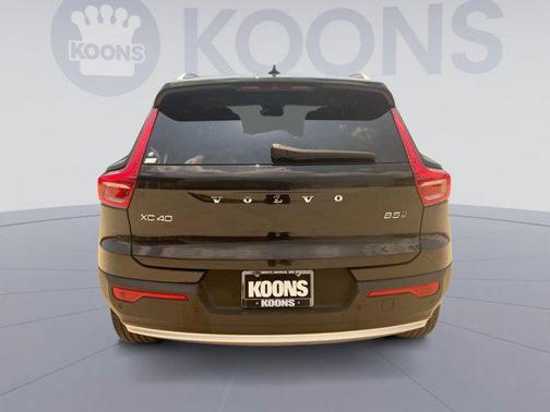 2023 Volvo XC40 B5 Plus Bright Theme