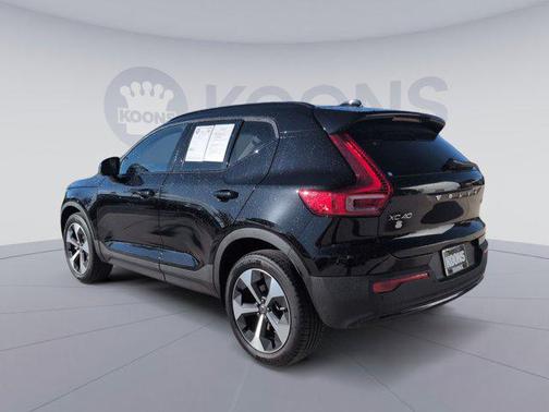 2025 Volvo XC40 B5 Plus Dark Theme