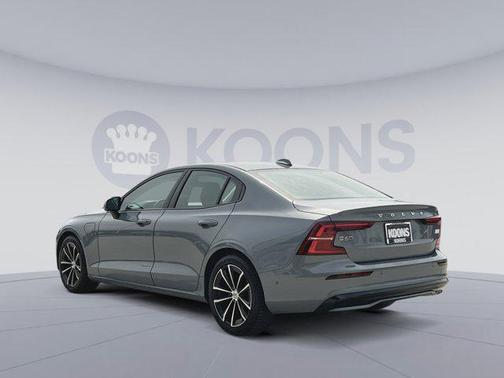 2023 Volvo S60 Recharge Plug-In Hybrid T8 Plus Dark Theme