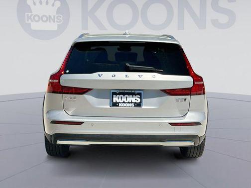 2024 Volvo V60 Cross Country B5 Ultimate