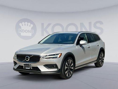 2024 Volvo V60 Cross Country B5 Ultimate