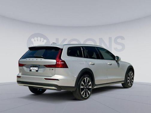 2024 Volvo V60 Cross Country B5 Ultimate