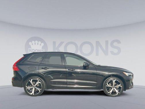 2024 Volvo XC60 B5 Ultimate Dark Theme