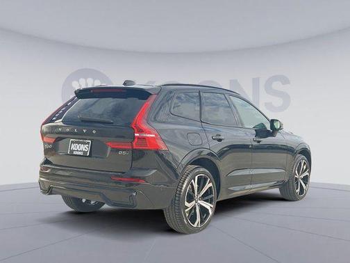 2024 Volvo XC60 B5 Ultimate Dark Theme