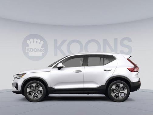 2023 Volvo XC40 B5 Plus Dark Theme