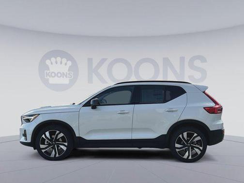 2026 Volvo XC40 Ultra, B5 AWD Gas (mild hybrid), Dark