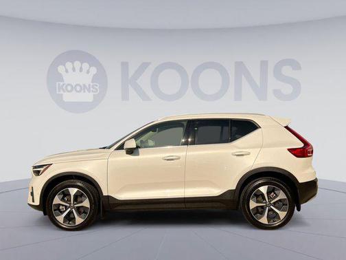 2024 Volvo XC40 B5 Plus Bright Theme