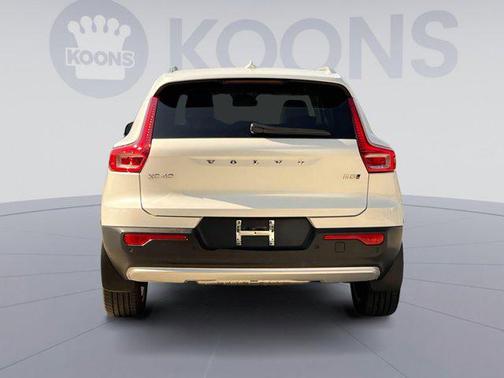 2024 Volvo XC40 B5 Plus Bright Theme