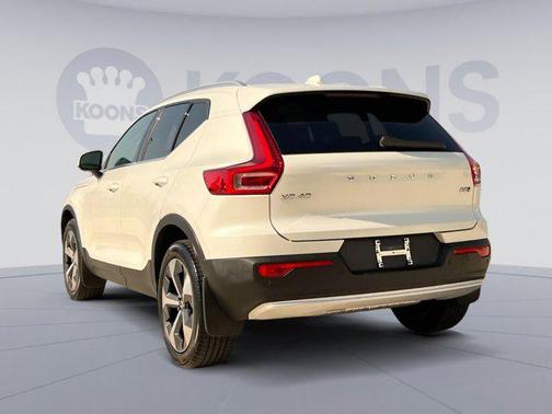 2024 Volvo XC40 B5 Plus Bright Theme