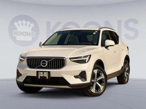 2024 Volvo XC40 B5 Plus Bright Theme