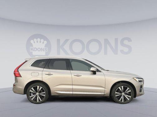 2023 Volvo XC60 B5 Plus Bright Theme