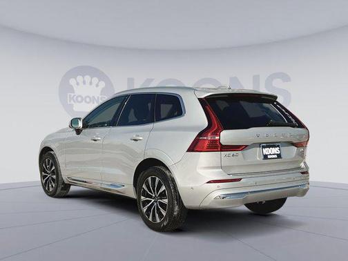 2023 Volvo XC60 B5 Plus Bright Theme