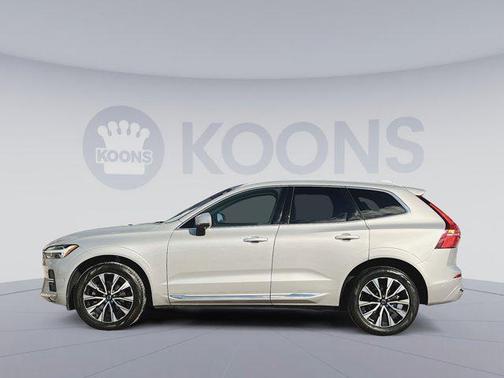 2023 Volvo XC60 B5 Plus Bright Theme