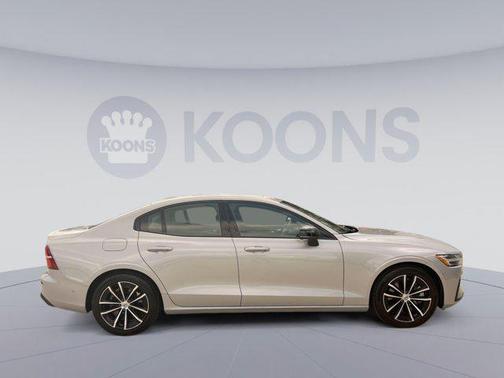2023 Volvo S60 Recharge Plug-In Hybrid T8 Plus Dark Theme