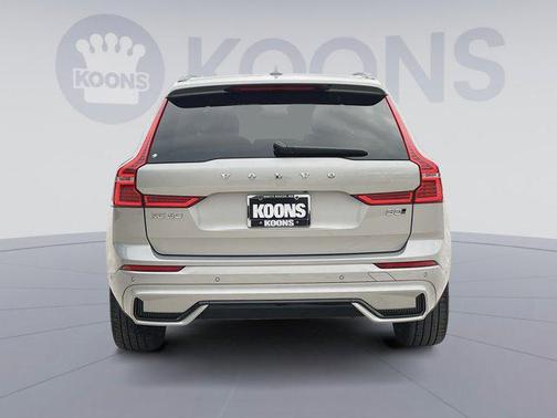 2023 Volvo XC60 B5 Ultimate Dark Theme