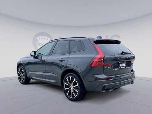 2023 Volvo XC60 B5 Plus Dark Theme