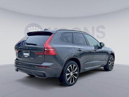 2023 Volvo XC60 B5 Plus Dark Theme