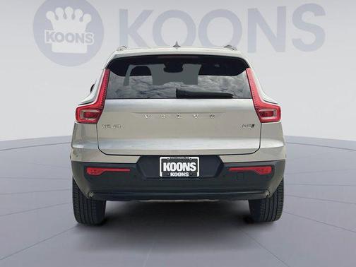 Silver 2025 Volvo XC40 B5 Plus Dark Theme