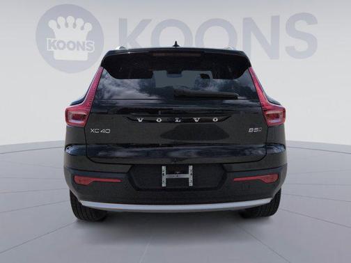 2024 Volvo XC40 B5 Ultimate Bright Theme