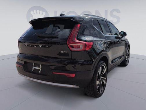 2024 Volvo XC40 B5 Ultimate Bright Theme