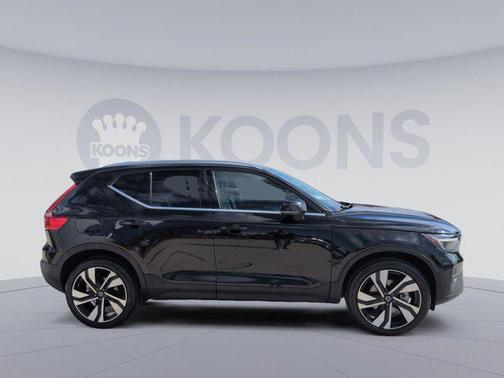 2024 Volvo XC40 B5 Ultimate Bright Theme