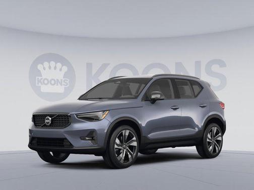 2023 Volvo XC40 B5 Plus Dark Theme