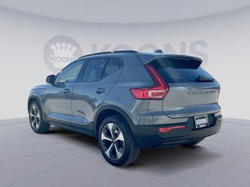 2023 Volvo XC40 B5 Plus Dark Theme