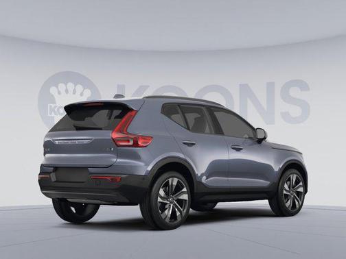 2023 Volvo XC40 B5 Plus Dark Theme
