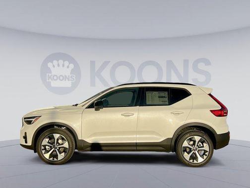 2026 Volvo XC40 B5 Plus