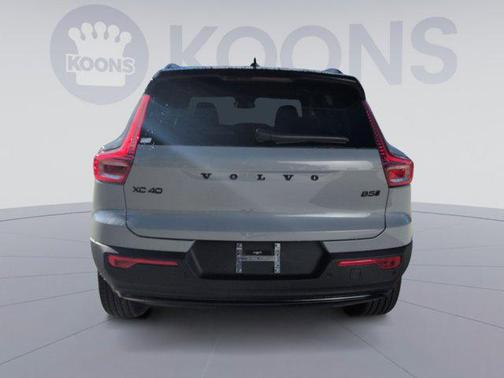 2026 Volvo XC40 B5 Ultra Black Edition