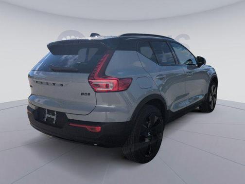2026 Volvo XC40 B5 Ultra Black Edition