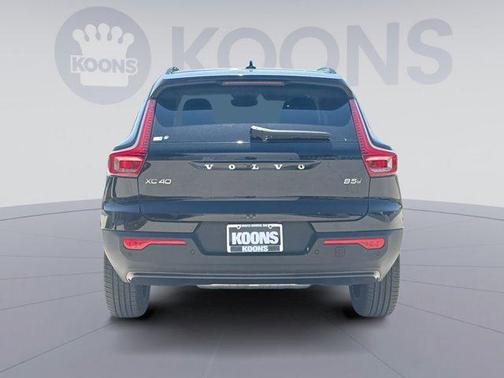 Onyx Black 2026 Volvo XC40 Plus, B5 AWD Gas (mild hybrid), Dark