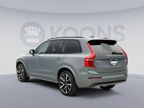 2023 Volvo XC90 Recharge Plug-In Hybrid T8 Ultimate Dark Theme 7-Seater