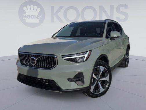 2025 Volvo XC40 B5 Plus Bright Theme