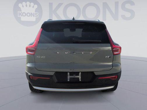 2025 Volvo XC40 B5 Plus Bright Theme