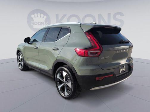 2025 Volvo XC40 B5 Plus Bright Theme